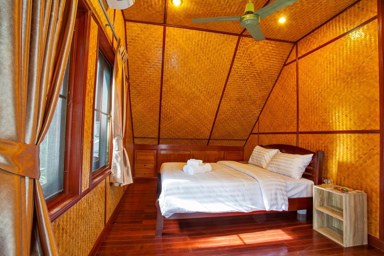 Traditional Thai Villa Nikkie In Tropical Nature, 4Br & Pool, Near Rawai Beach Nai Harn エクステリア 写真